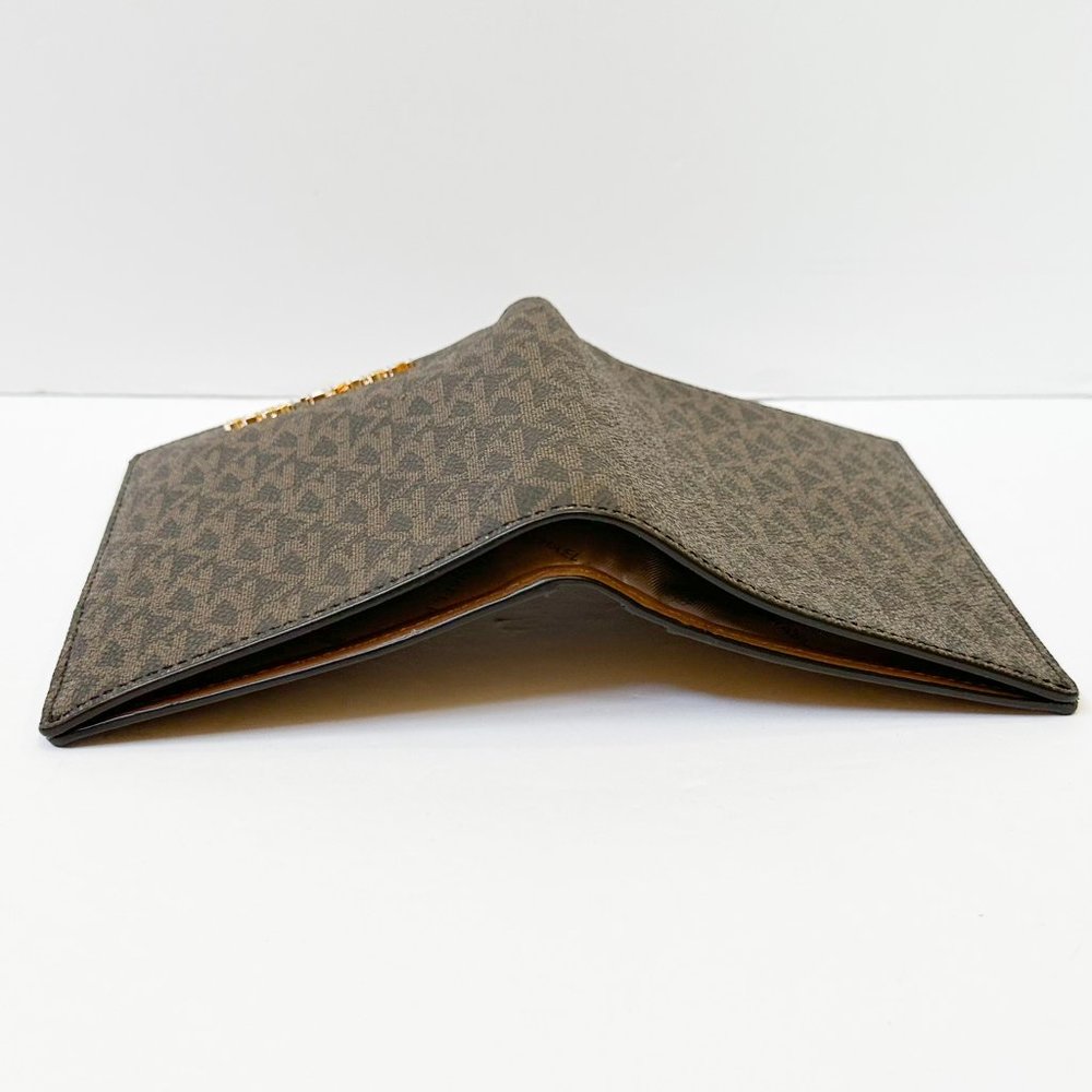 Michael Kors Jet Set Travel Passport Case Wallet MK Signature Brown - Picture 5 of 10